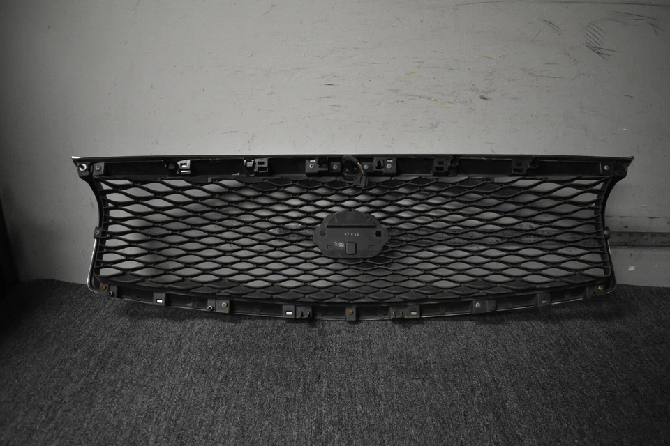 Parrilla delantera Infiniti Q70 2014-2016 OEM de fábrica Foto 4 de 4