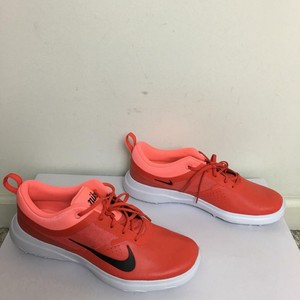 nike akamai women's golf shoe