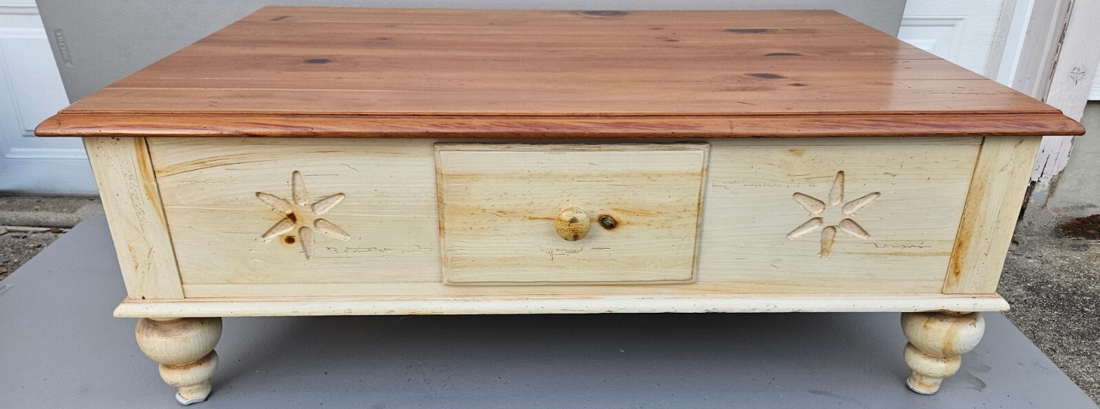 Ethan Allen Knotty Pine Farmhouse Distress Country Coffee Table with storage