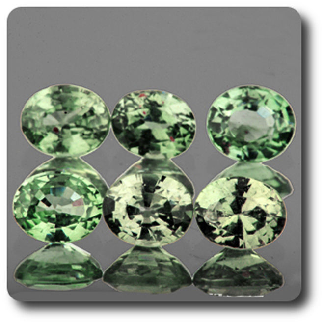 Saphir vert véritable 0.39 ct pureté IF VVS1 4.5 mm résoud le choix d'une pierre sans inclusion