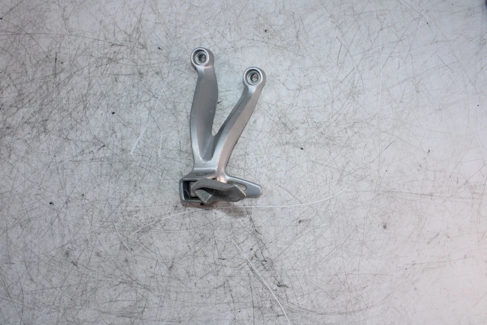 Clavija de pasajero trasera izquierda suzuki gsxr600 01-03 43700-35f00 Foto 4 de 4