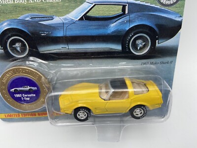 Johnny Lightning Classic Customs 1982 Chevrolet Corvette T Top