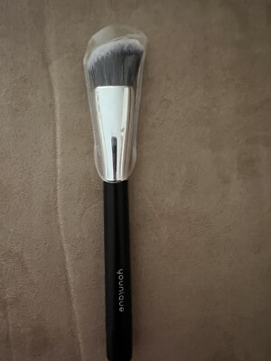 Younique Total Package Brush-NEW in plastic--angled top
