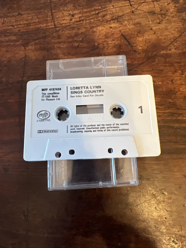 Loretta Lynn Sings Country 14 Tracks Cassette Tape Compilation Album - Image 3 of 4