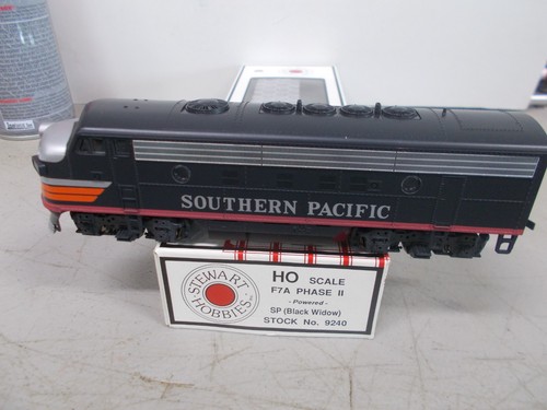 LOCOMOTORA KATO / STEWART # 9240 ~ SOUTH PACIFIC F7A (BLACK WIDOW) ~ ESCALA HO | Condition: New
