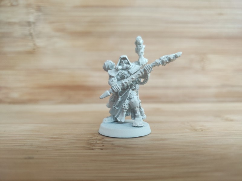 Techpriest Engineseer N Tech Priest Engine  Warhammer 40k GW OOP Primed Metal