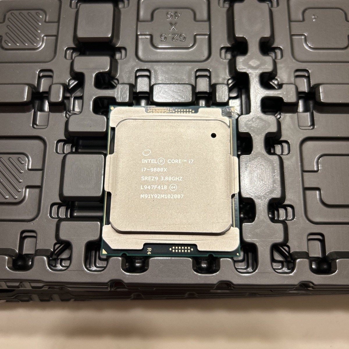 Intel I7-9800X Processor (3.8 GHz, 8 Cores, LGA 2066) - SREZ9 for