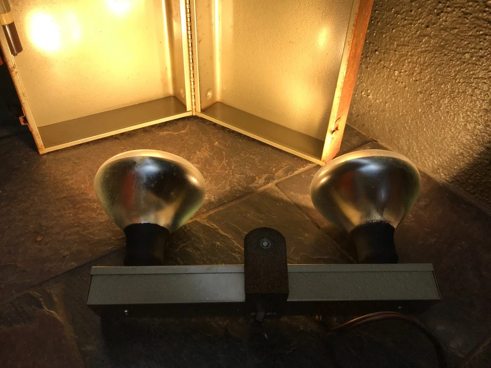 Logan Model 220-2 Light Bar for Home Movie Camera 8mm 16mm Super 8 - Image 2 of 4