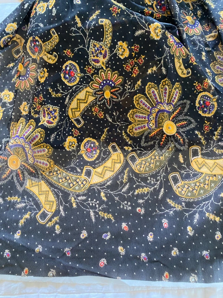 Vintage 1980s  Black Flower Mod paisley Fabric  Remnant thin semi sheer knit - Image 3 of 4