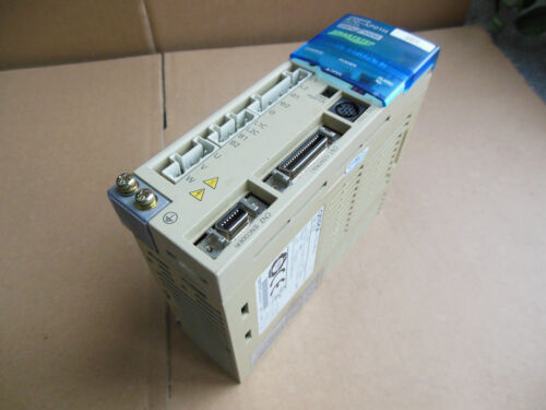 Servoconductor OMRON R7D-AP01H R7DAP01H PLC envío rápido USADO - Imagen 1 de 2