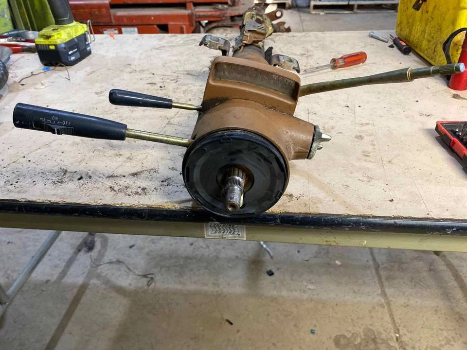 Jeep Wagoneer 1974 1975 1976 1977 columna de dirección Foto 3 de 4