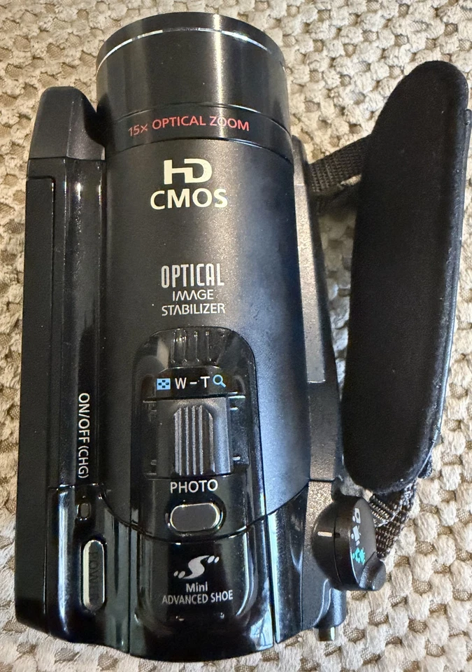 Canon VIXIA HF20 (32 GB) 15X Zoom High Definition Camcorder - Image 3 of 4