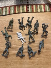 Vintage Lot of 12 Plastic Green Army Men 2 3/4" - Great Condition