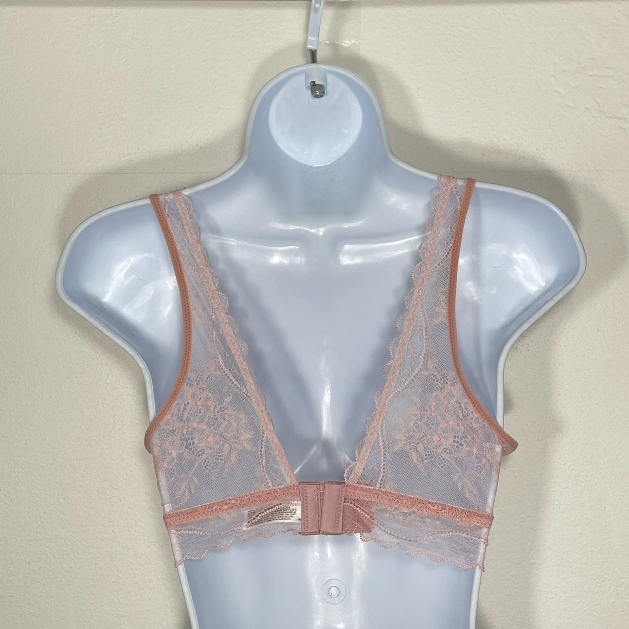 NWT b.tempt’d by Wacoal Women's M No Strings Attached Lace Bralet 952284 Pink