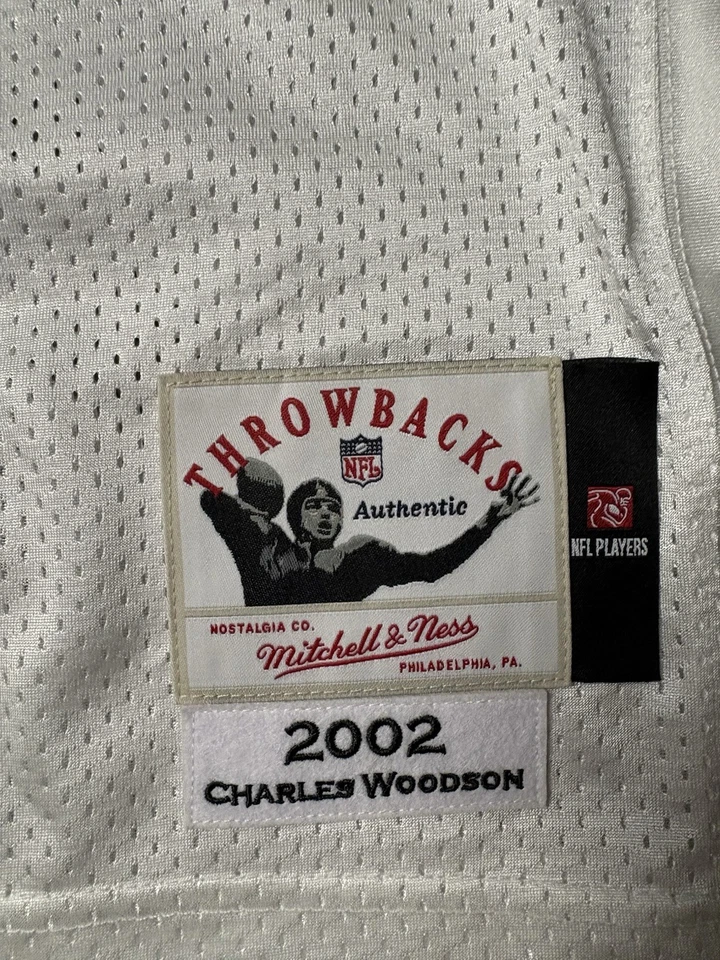 CAMISETA MITCHELL & NESS AUTÉNTICA DE LOS CHARLES WOODSON S OAKLAND RAIDERS VENTA AL POR MENOR $300 Foto 4 de 4