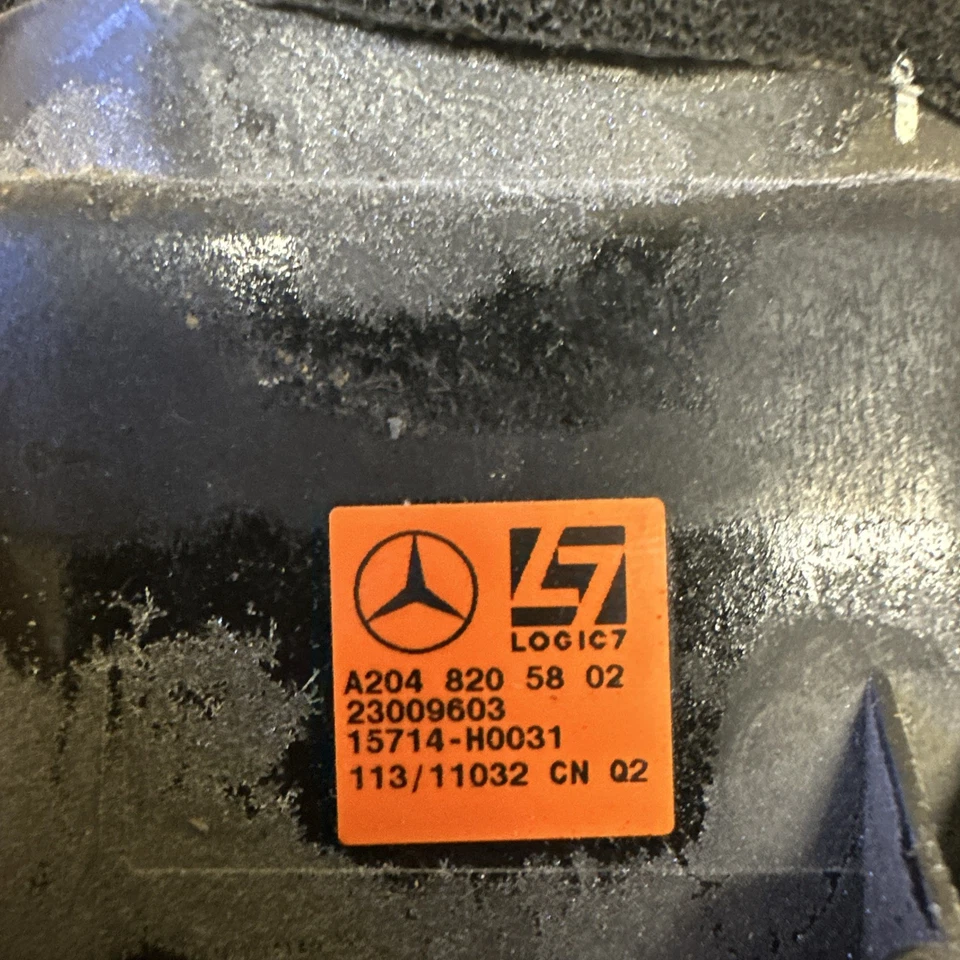 MERCEDES W204 C250 E350 2012-2019 SUBWOOFER TRASERO Y PLATAFORMA ESTANTES ALTAVOCES OEM Foto 2 de 4