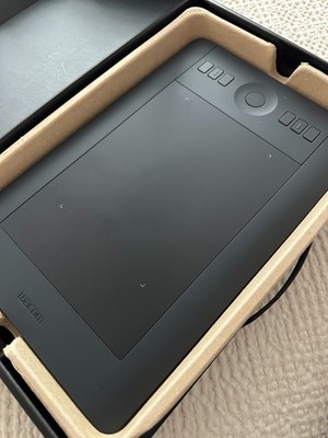 Wacom Intuos Pro Small PTH-451   Graphics Tablet   Used   Complete Box