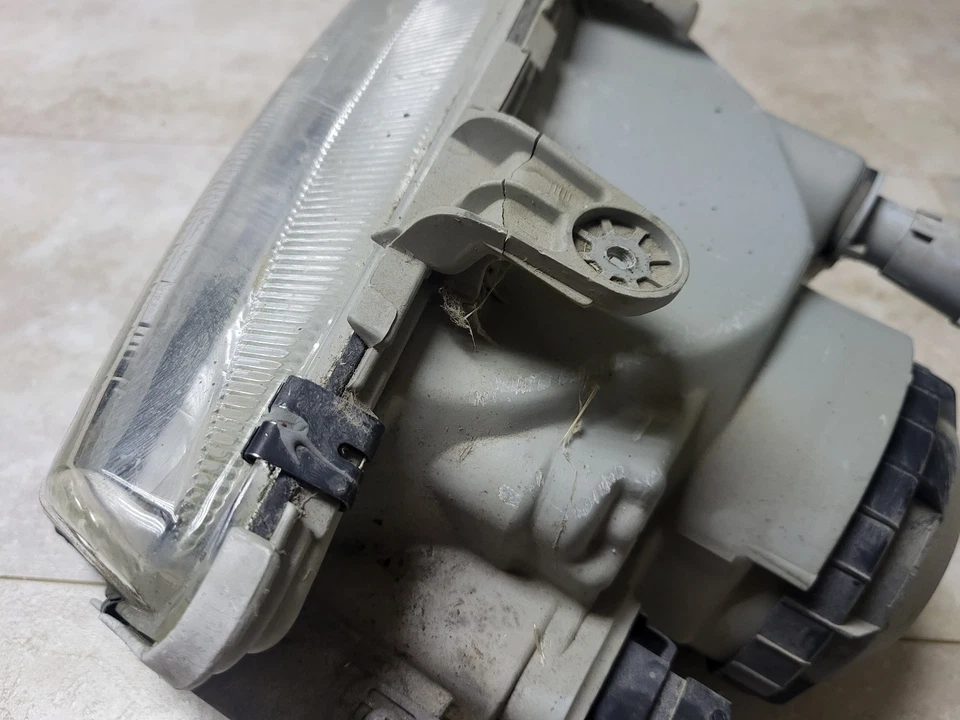 99 00 01 02 Saab 9-3 93 Conjunto de lámpara de faro de conductor izquierdo Foto 4 de 4