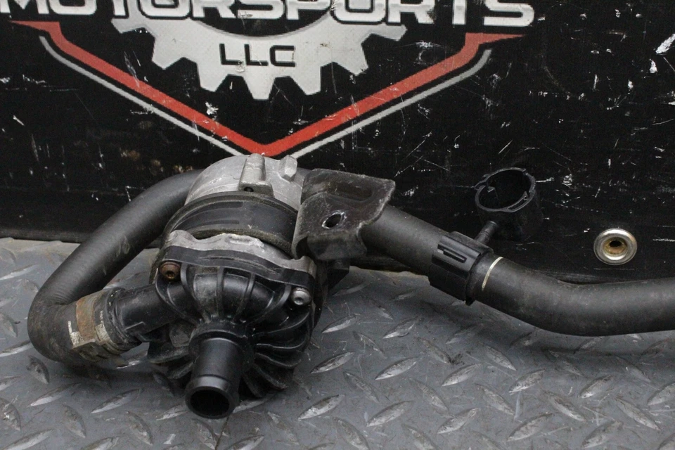 AUDI S5 2013-2017 bomba de agua refrigerante auxiliar con manguera 8K0965567 OEM #58 Foto 3 de 4