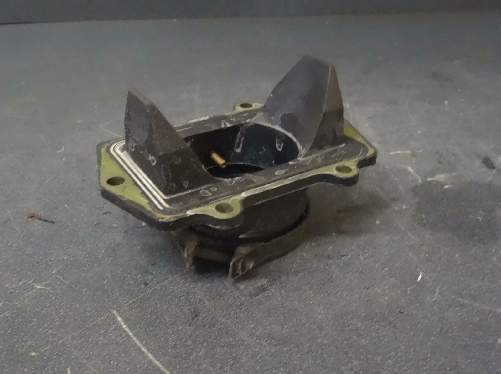 Arctic Cat OEM Intake Reed Block Assembly 3006-527 Crossfire F6 F7 F8 M6 M7 M8