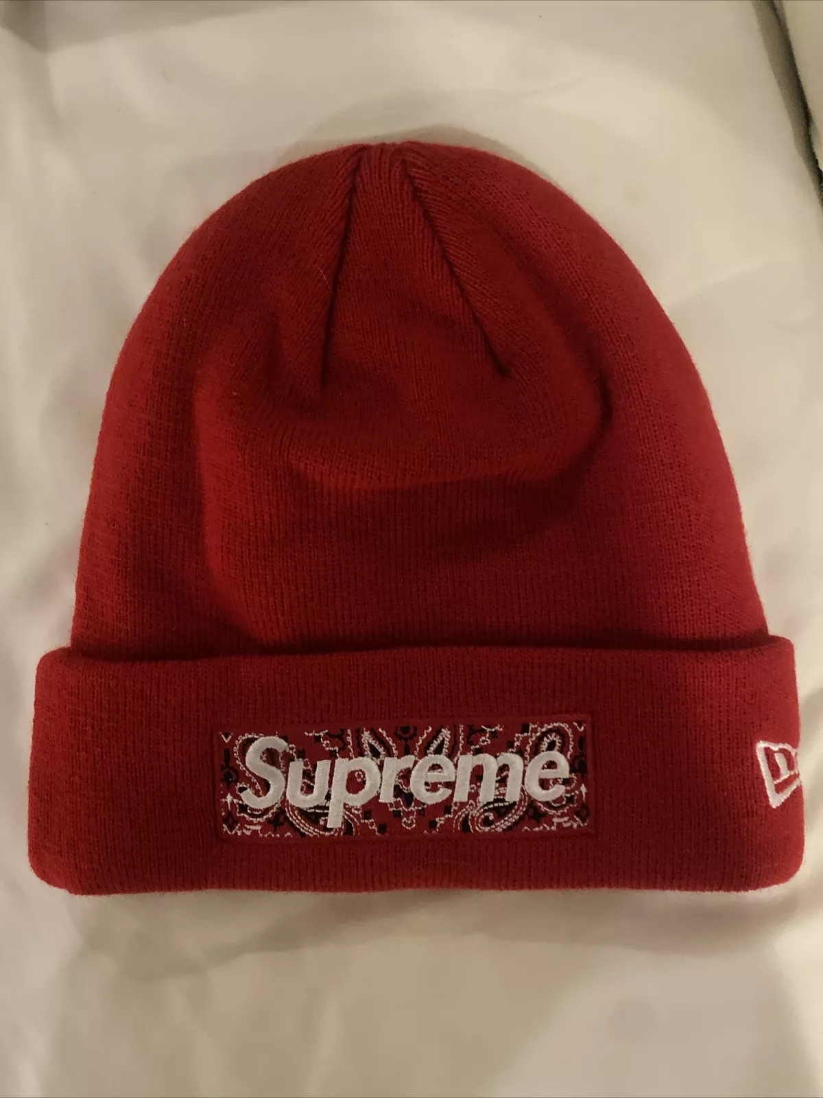 Logo boîte Supreme x New Era Beanie FW19