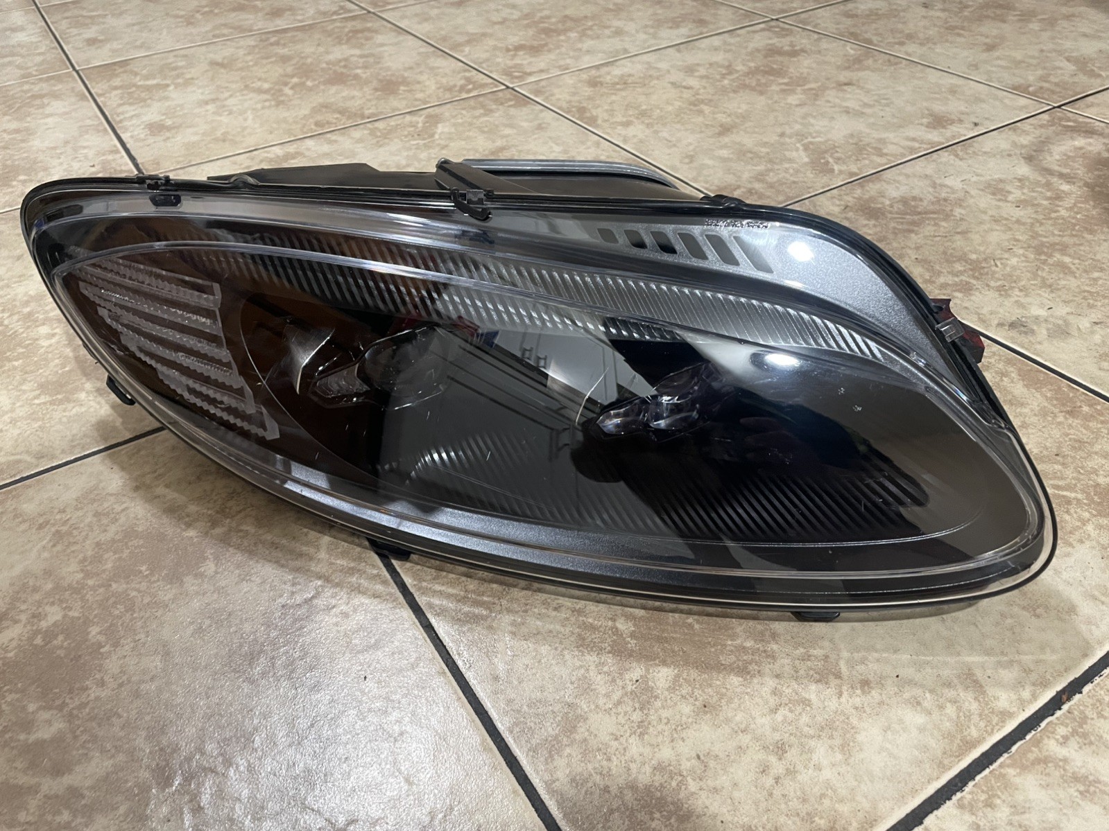 22019 ASTON MARTIN VANTAGE RIGHT SIDE LED HEADLIGHT COMPLETE OEM 