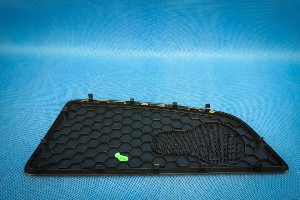Grille de haut-parleur pour étagère droite A8 4H Bang & Olufsen 4H0863488B - Photo 3/4
