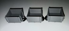 SET  3X O9 SCALE WAGONS ON SKIP CHASSIS