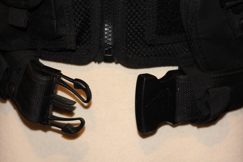 UTG 547 Law Enforcement/Security Tactical Vest - USED - Black - Image 3 of 4