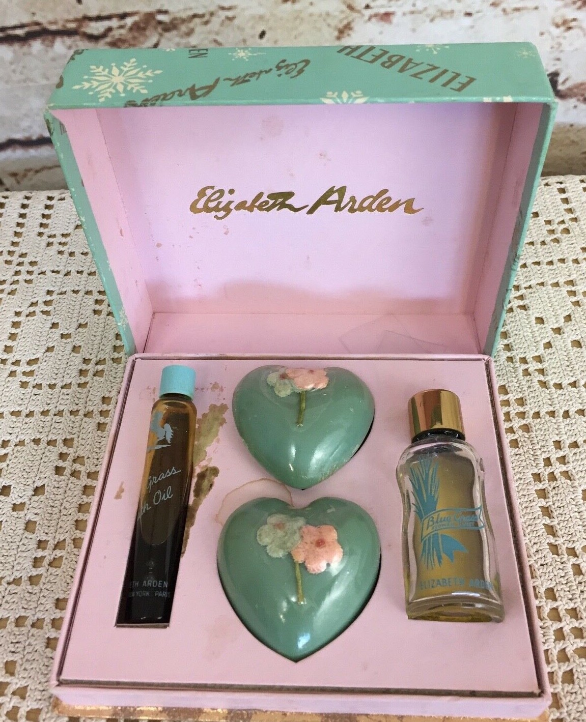 Vintage 1950s Elizabeth Arden Blue Grass Gift Set Soaps, Bath foam