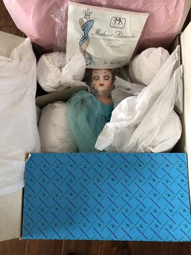 Madame Alexander 21" Aquamarine Cissy # 67303 with Tag, Certificate & Box! - Picture 2 of 18