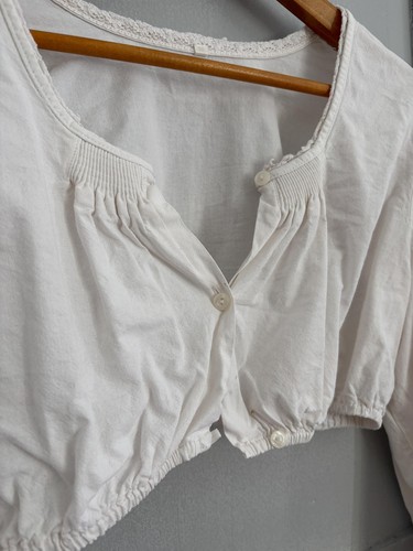 Vintage white romantic crop top, German folklore white puff sleeve dirdnl top, F - Picture 7 of 10