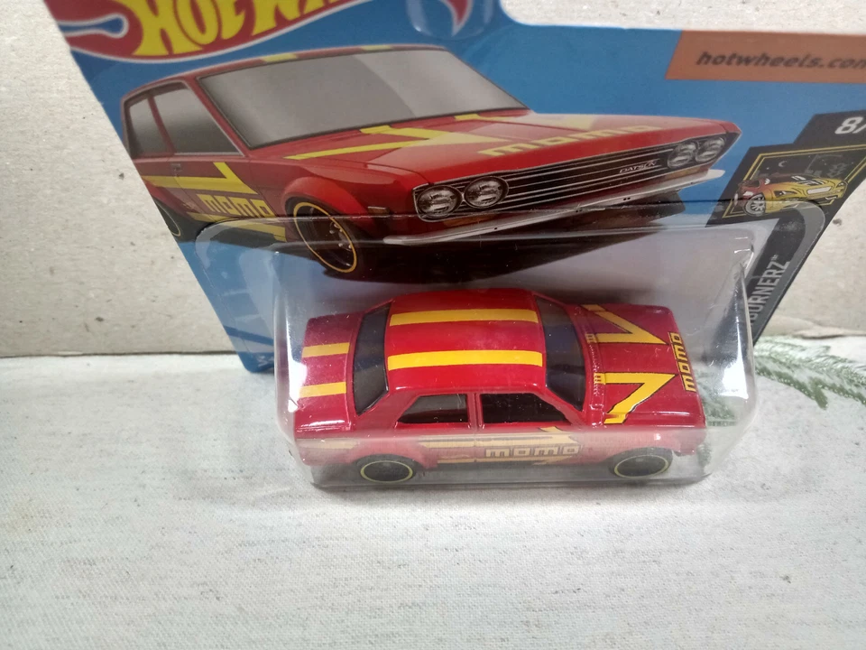 HOT WHEELS 1/64-DATSUN BLUEBIRD 510 “MOMO” 1971-NIGHTBURNERZ 8/10-RED-NUOVO - Immagine 3 di 4