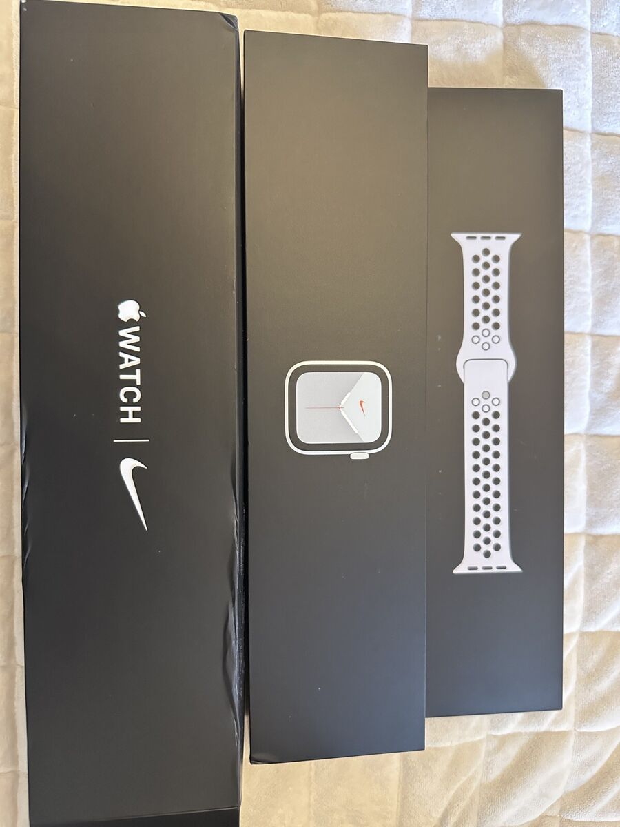 Apple Watch Nike Series 5 GPS+LTE 44mm Silver Case Platinum Apple Watch Nike Series 5 GPS+LTE 44mm Silver Case Platinum