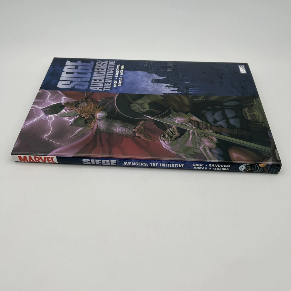 Siege: Avengers: The Initiative графический роман первое издание 2010 твердая обложка - Изображение 3 из 4