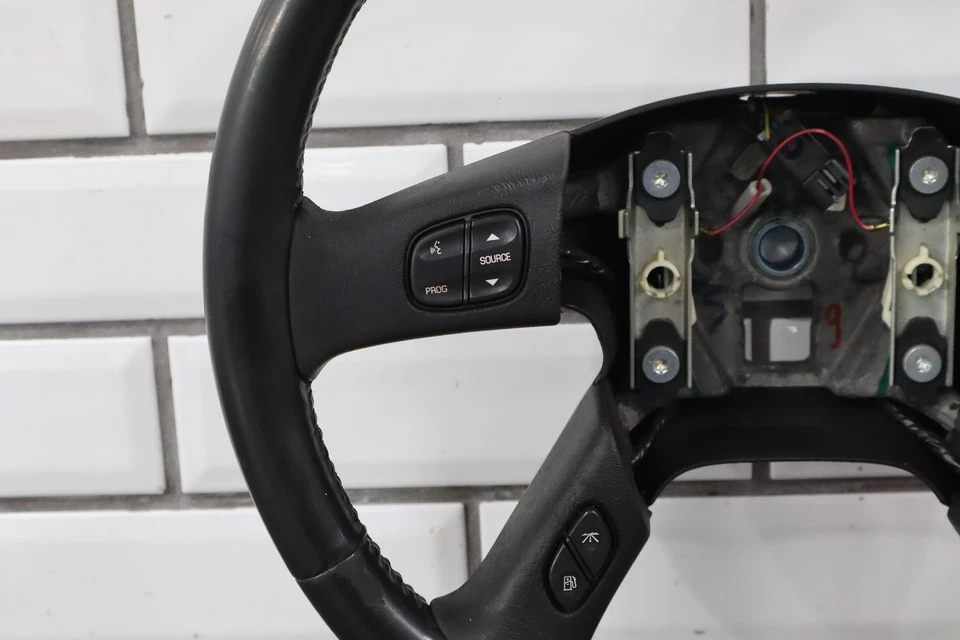 Volante de couro 03-07 Chevy Silveardo 2500HD com controles GMT800 - Imagem 3 de 4