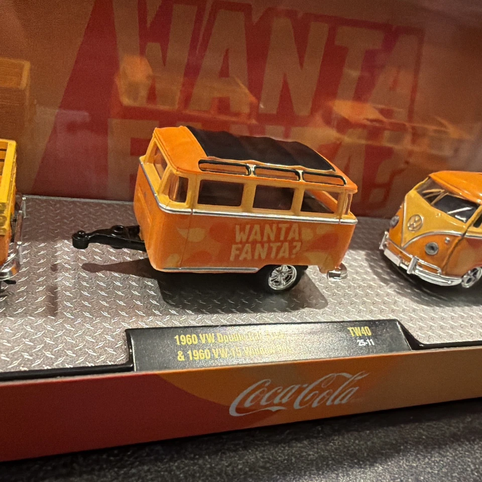 New M2 MACHINES 1960 VW DOUBLE CAB W/ TRAILER & 1960 VW 15 WINDOW BUS HAULER HTF - Image 3 of 4