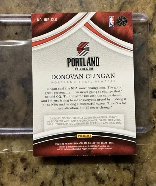 2024-25 Immaculate Donovan Clingan en tarjeta radiocontrol novato RPA 3-Clr parche automático #/25 Foto 4 de 4