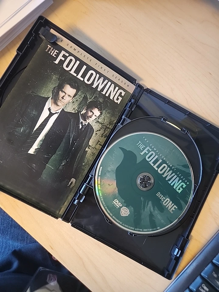 The Following: The Complete First Season (DVD, 2014, 4-Disc Set) - Image 3 of 4