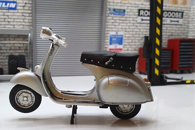 Vespa 150 Sportique 1/24 スケール 71AmPGTxjCL.jpg_BO30,255,255,