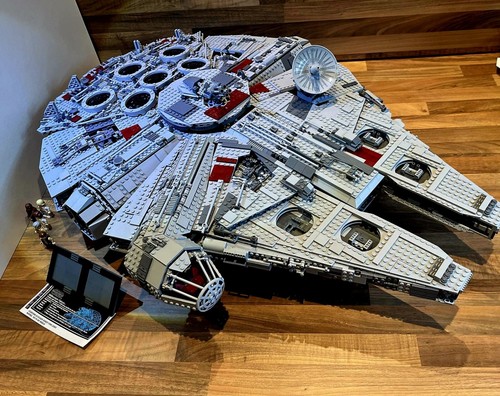 LEGO Star Wars: Ultimate Collector's Millennium Falcon (10179) - Picture 6 of 7