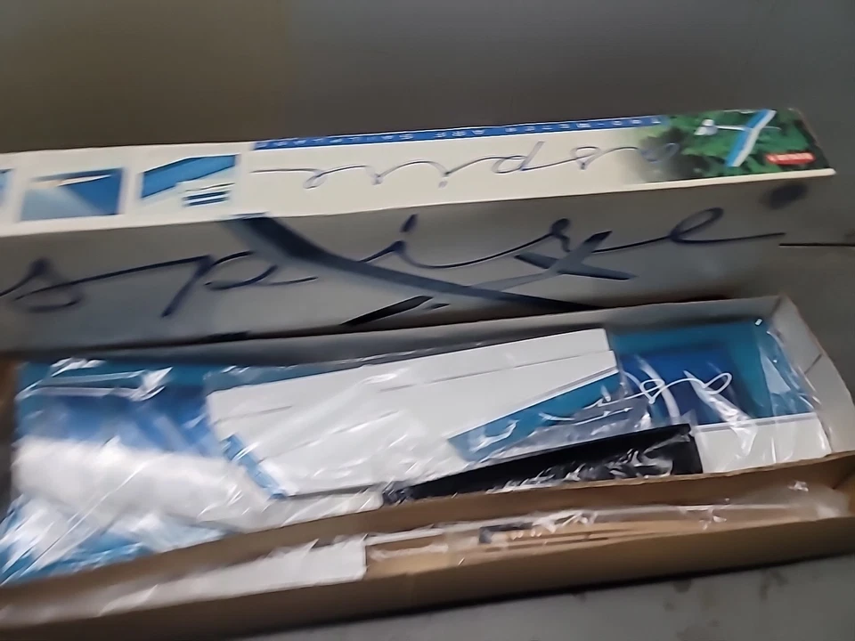 ASPIRE Hangar 9 ULTRA SERIE 2M, VELERO ARF #HAN1425 (CASI LISTO PARA VOLAR Foto 3 de 4