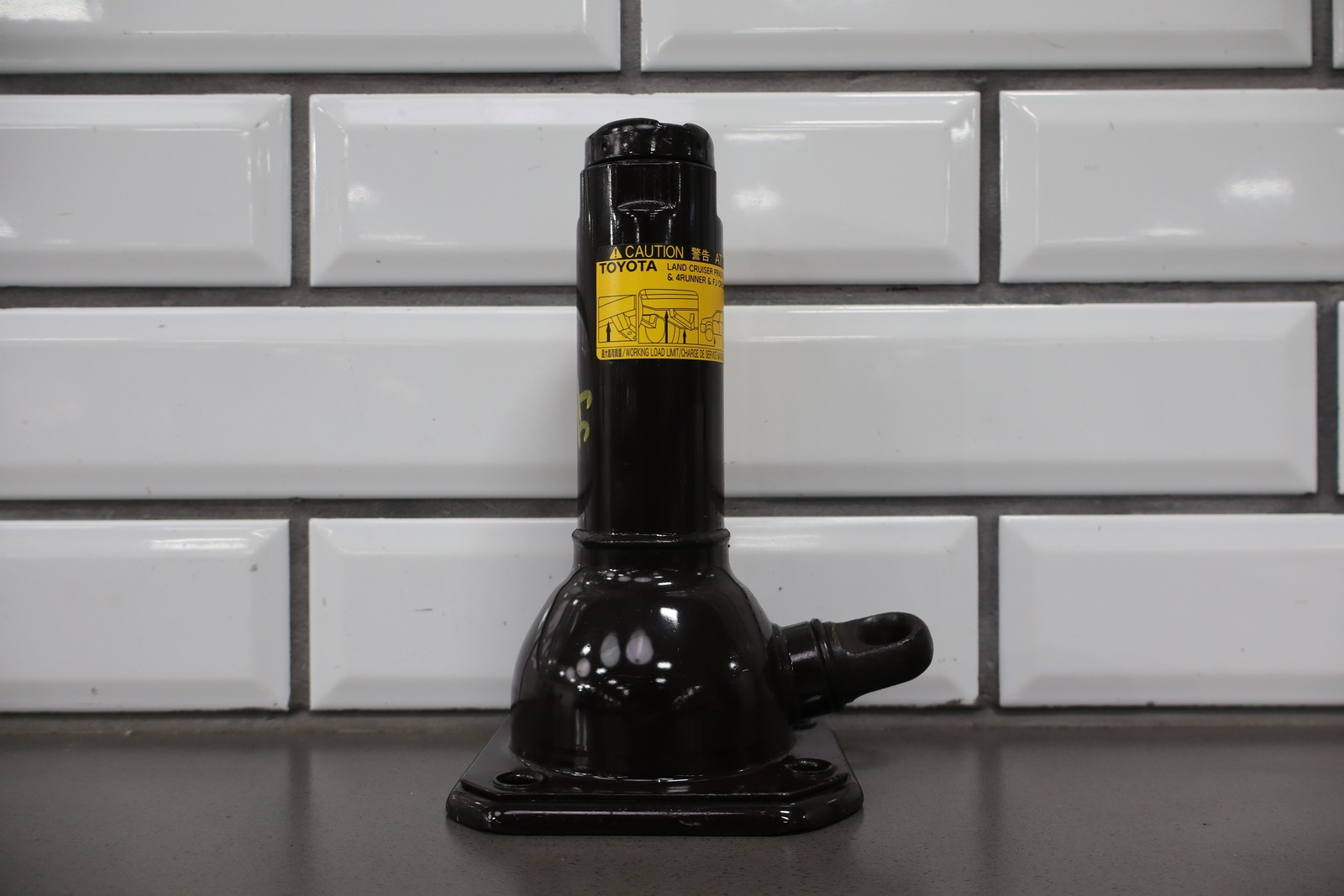 2010-2023 Lexus GX460 / 4Runner Emergency Bottle Jack