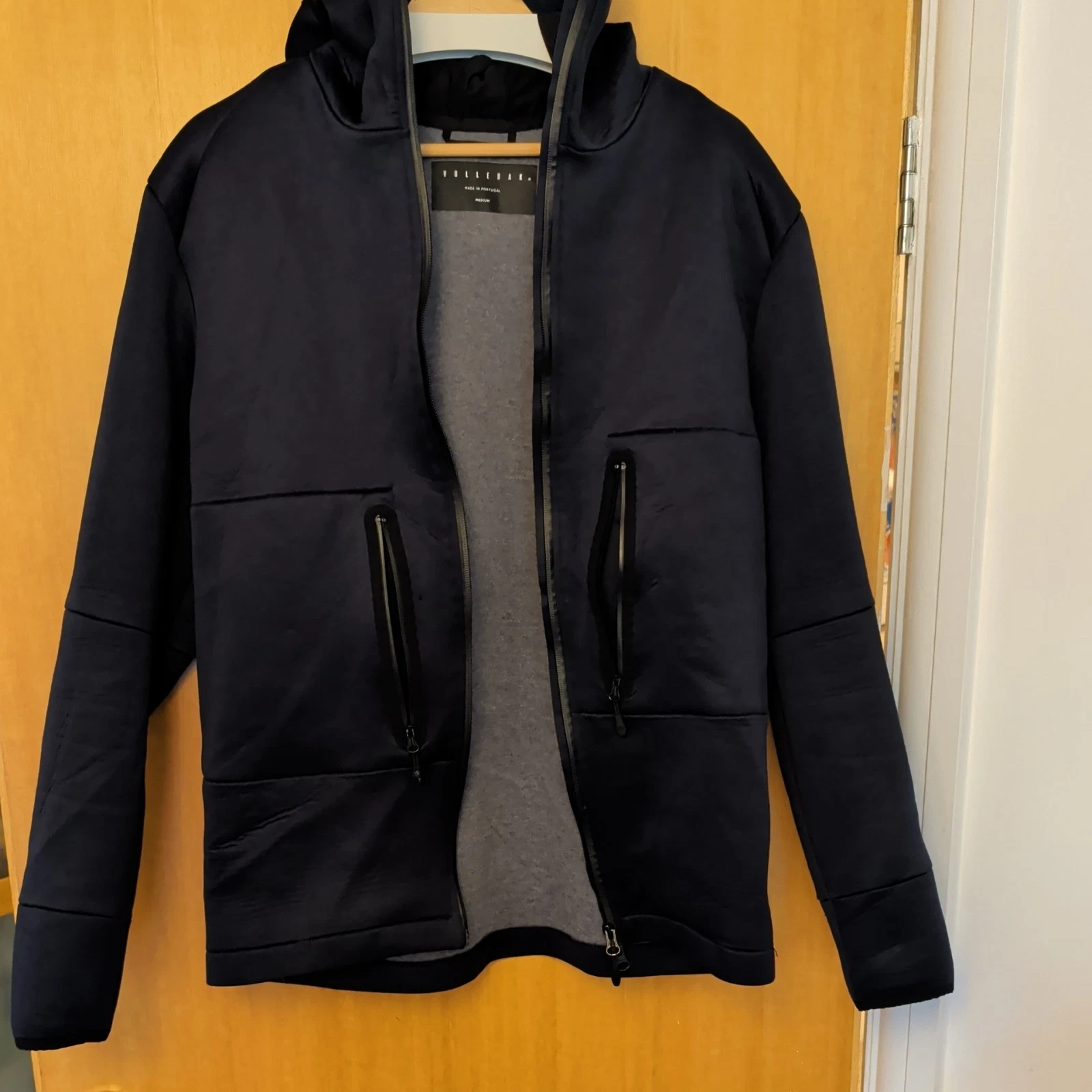 Vollebak DISCONTINUED Mens Relaxation Full Zip Hoodie Dark Blue Jacket Size M
Opens in a new window