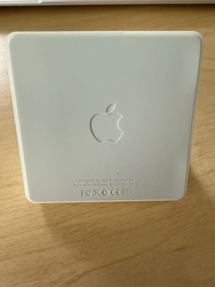 Apple iPad / IPhone Dock Model Number A1352 with audio port, dock only - Image 2 of 4