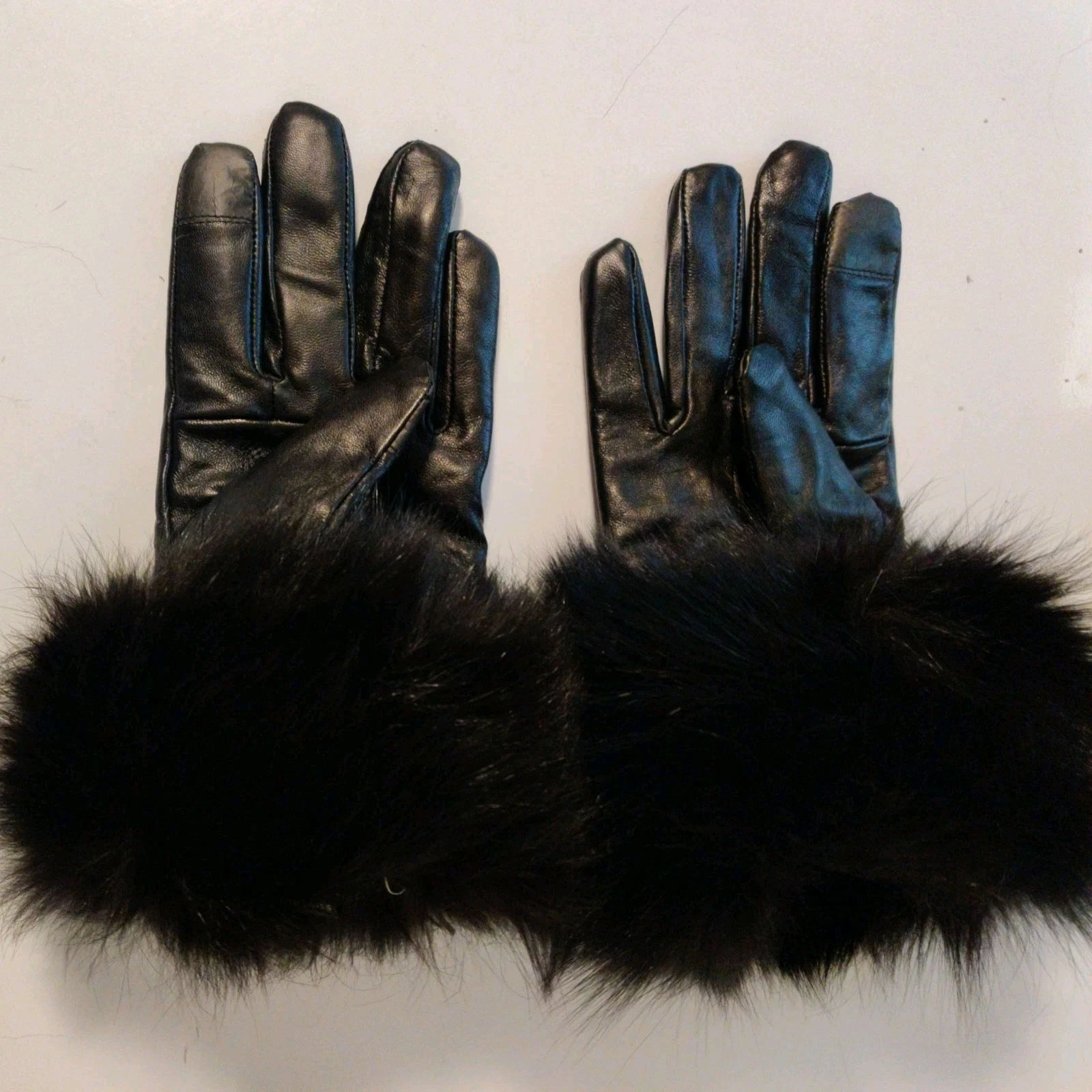 NEW GENUINE BLACk LEATHER GLOVES with GENUINE BLACK FOX TRIM TOUCH SCREEN