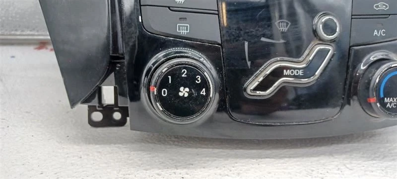 11 12 13 CONTROLES DE TEMPERATURA CLIMATIZADOR HYUNDAI SONATA AC OEM 972503Q001 Foto 3 de 4