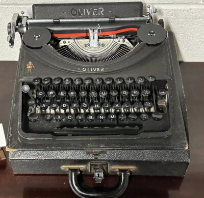 Vintage um 1950 Oliver tragbare Schreibmaschine mit Koffer 