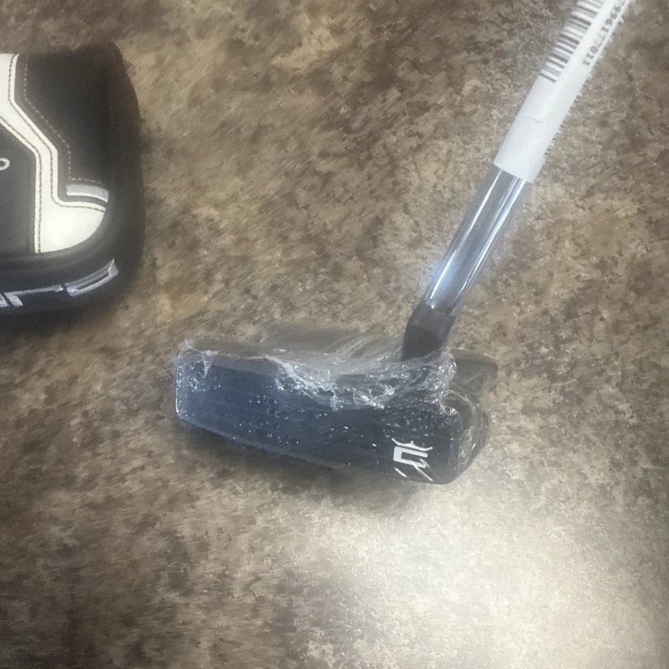 NEW COBRA 3D PRINTED AGERA RS 30 PUTTER 35” w/HEAD COVER. NIP - Image 4 of 4