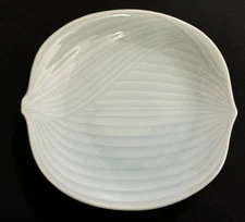 Celedon Green Leaf Shaped Appetizer Cheese Small Plates  Set/4 Horchow - NEW